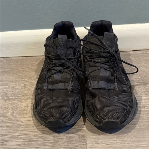 On Clouds Men's Black Athletic Shoes - Picture 1 of 9